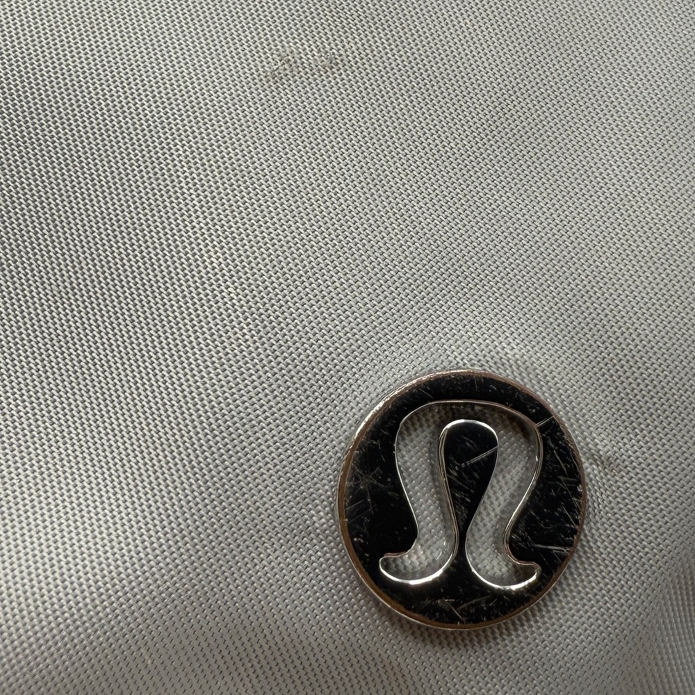 🩶Lululemon Silver Gray / white Everywhere Belt Bag - Picture 9 of 9